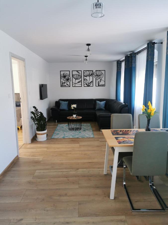 Apartment Under The Hill 2 *